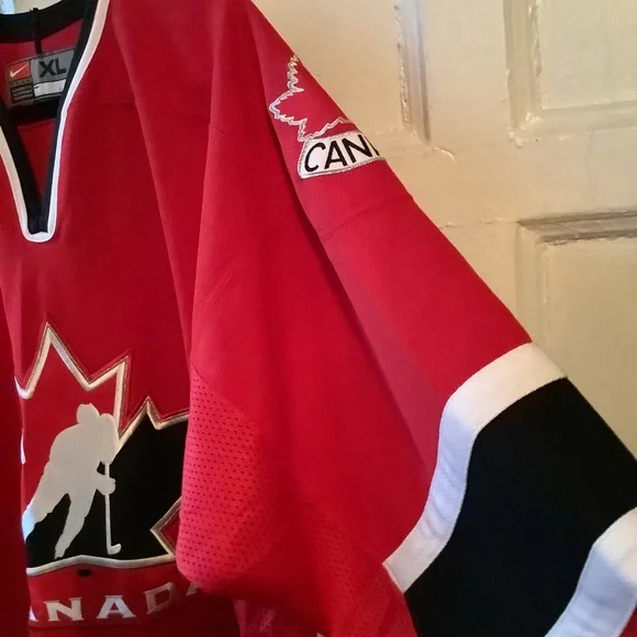 Team Canada Hockey Jersey - Picture 3 of 9